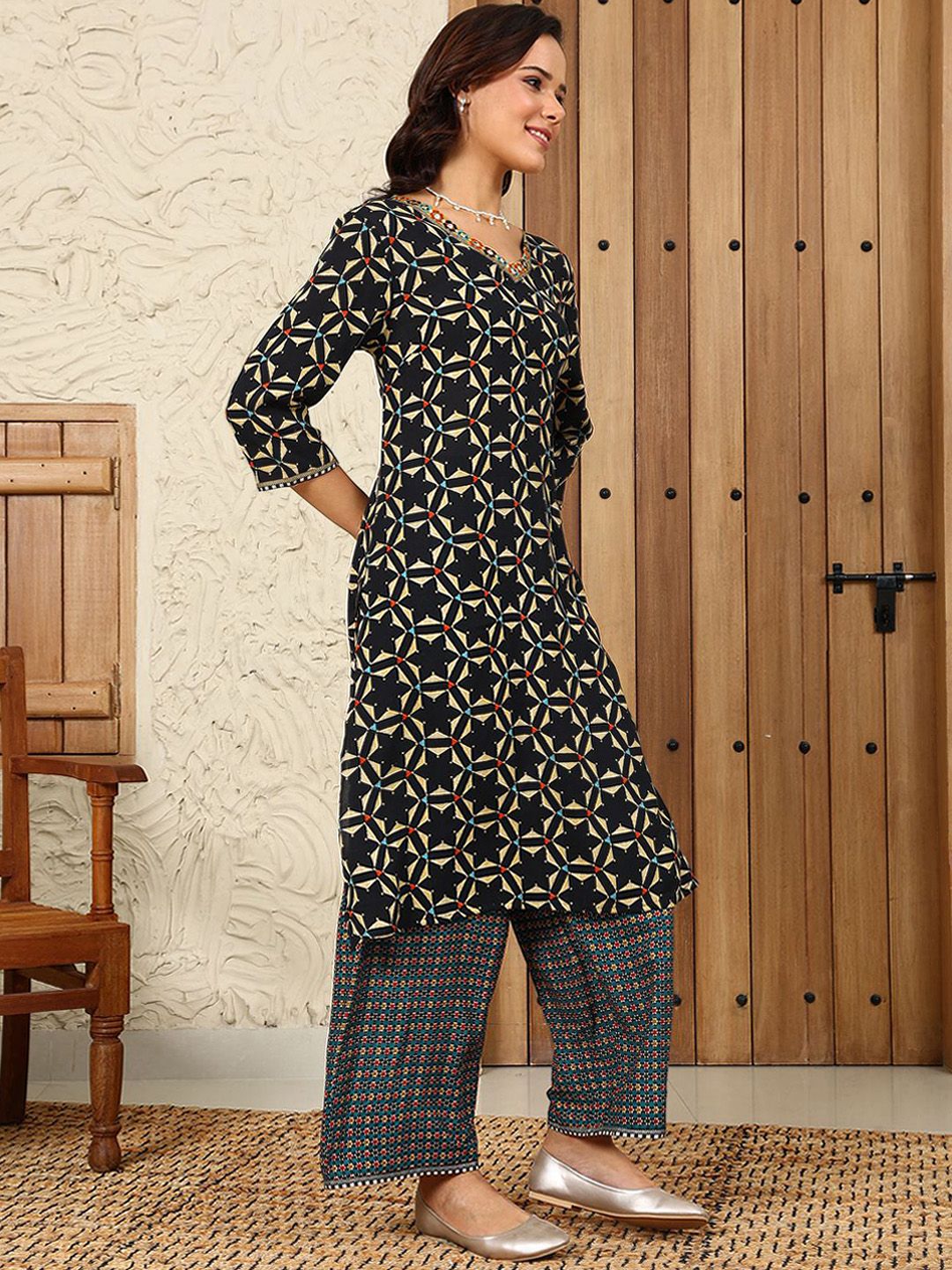 W Women Ethnic Motifs Flared Sleeves Thread Work Kurta
