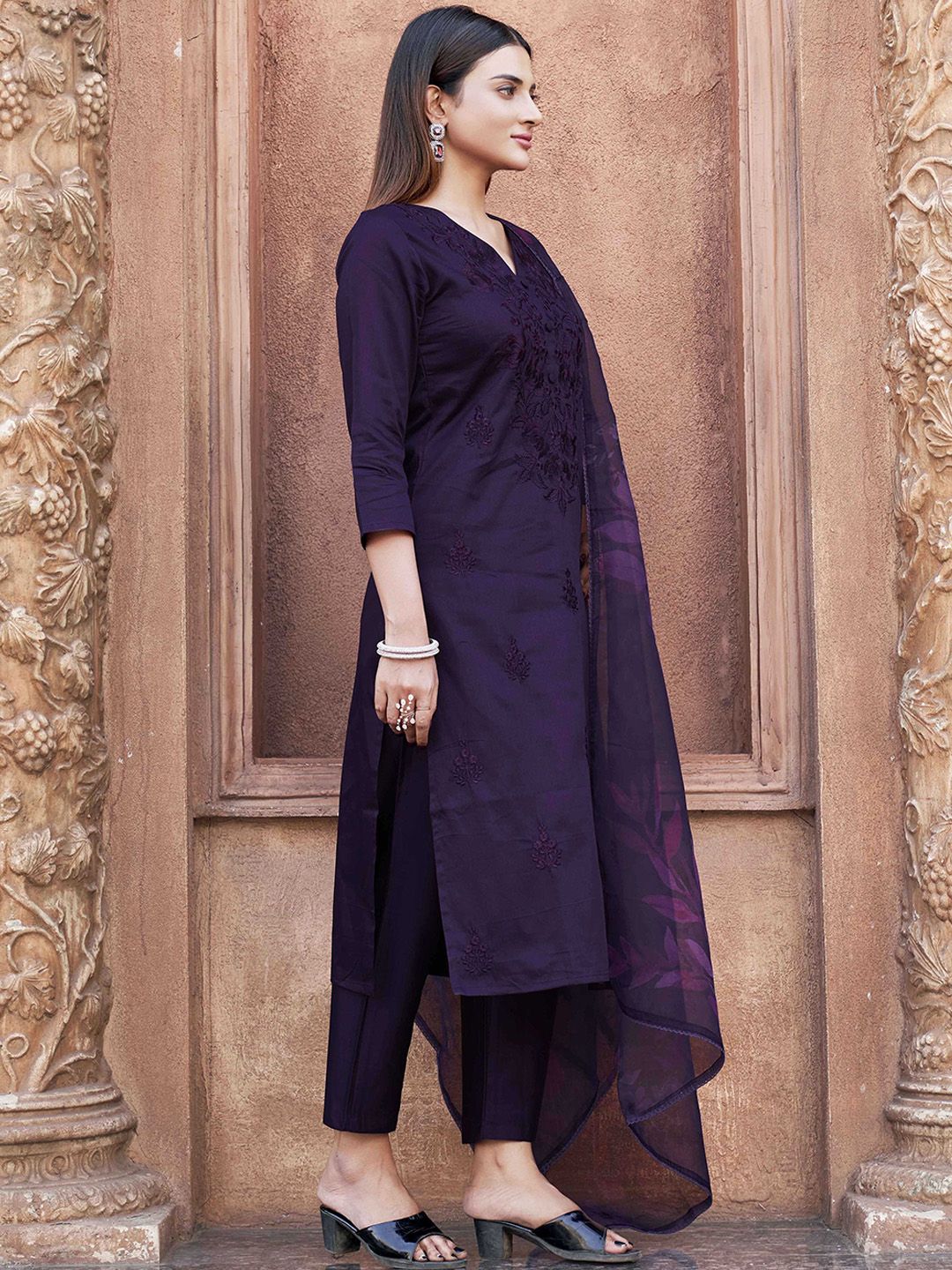 Tikhi Imli Women Floral Embroidered Regular Thread Work Kurta with Trousers & With Dupatta