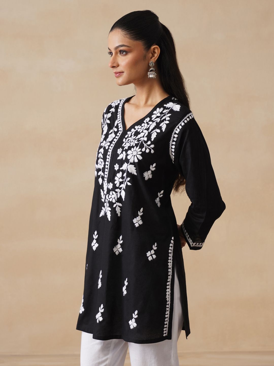 House of Chikankari Women Black Cotton Chikankari Embroidered Kurti