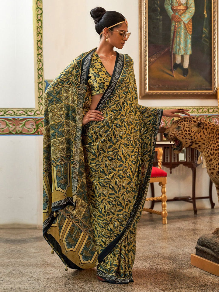 Saree mall Ethnic Motifs Beads and Stones Poly Crepe Block Print Sarees