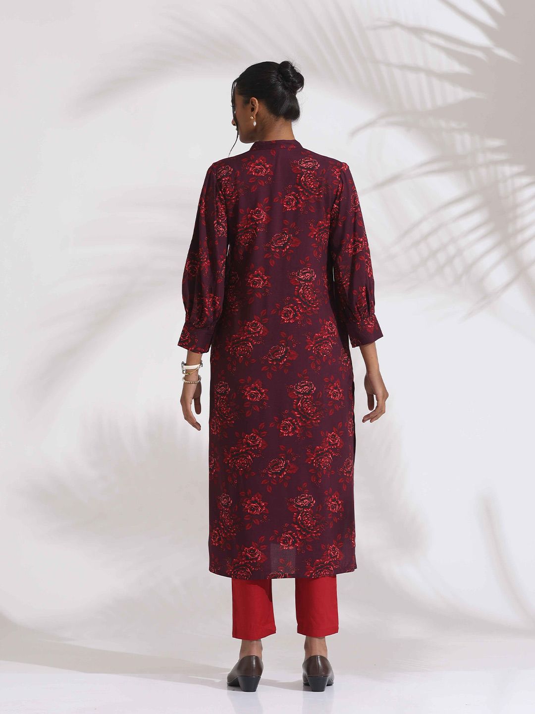 trueBrowns Floral Printed Straight Kurta with Trousers