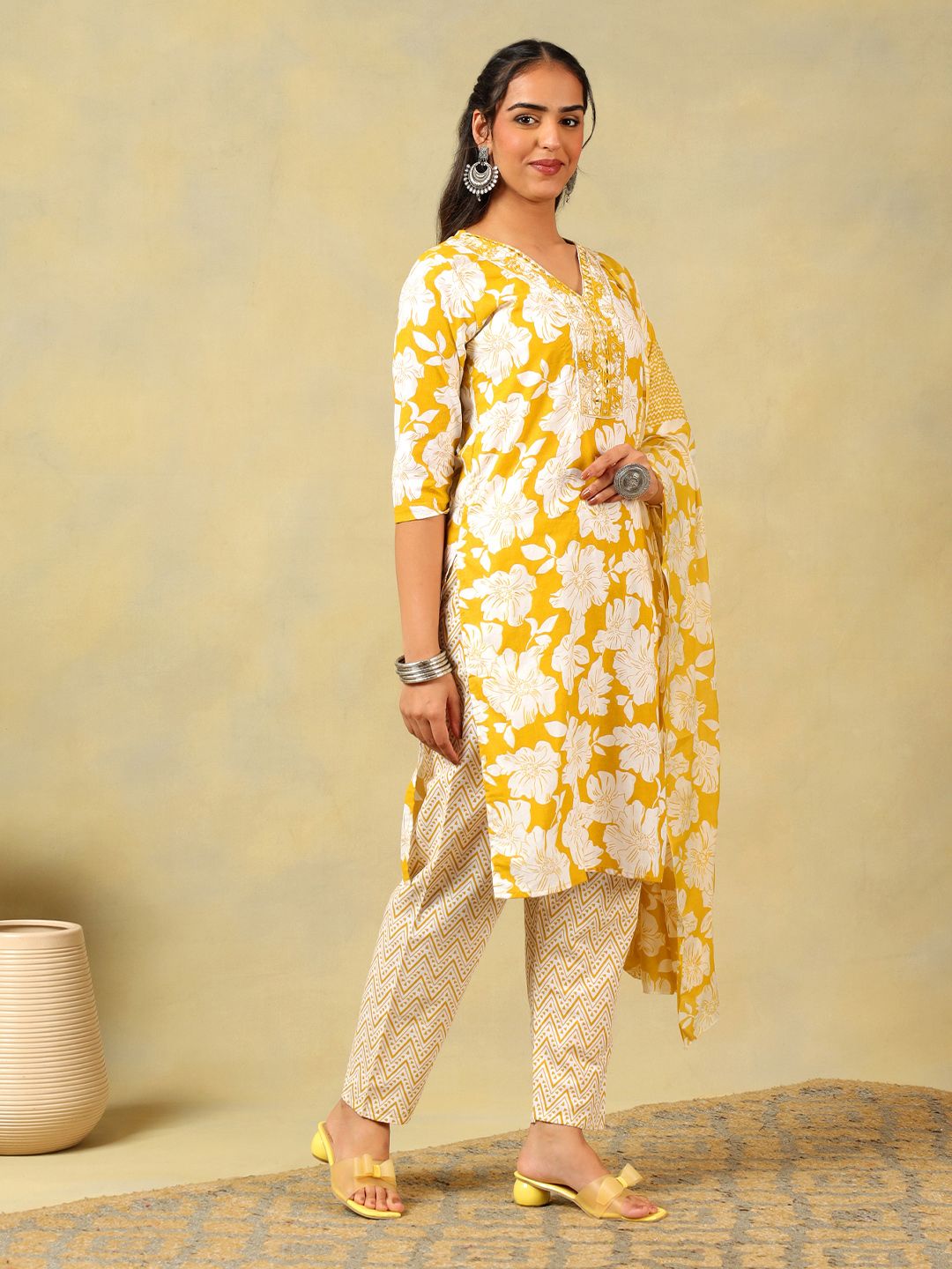 Mamicha Women Floral Printed Regular Mirror Work Pure Cotton Kurta with Trousers & With Dupatta
