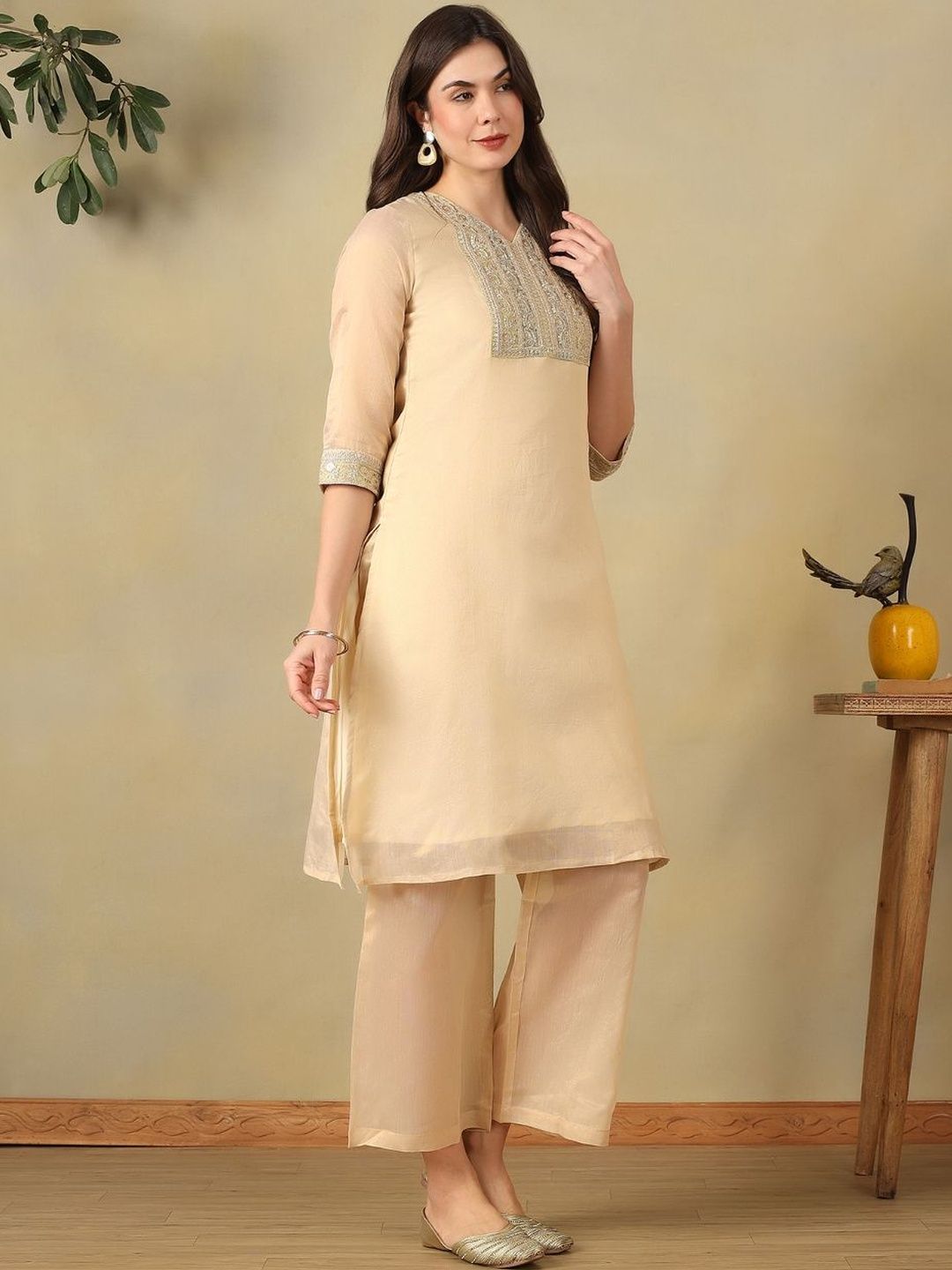 Mamicha Women Ethnic Motifs Embroidered Regular Sequinned Kurta with Palazzos