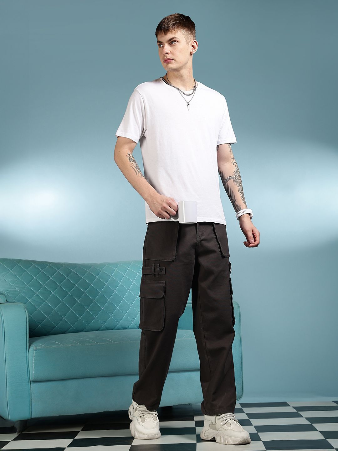 Eszett Men Relaxed Fit Cargos Trousers