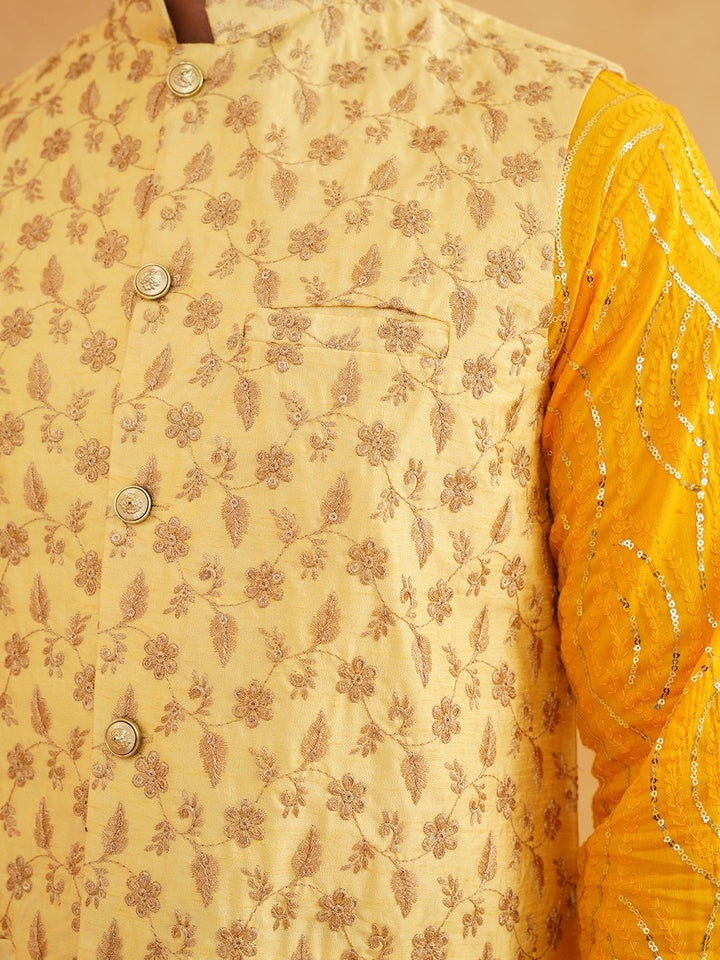 SOJANYA Kurta Kapas Tulen Kolar Labuci Leheriya Dengan Jaket Churidar Dan Nehru