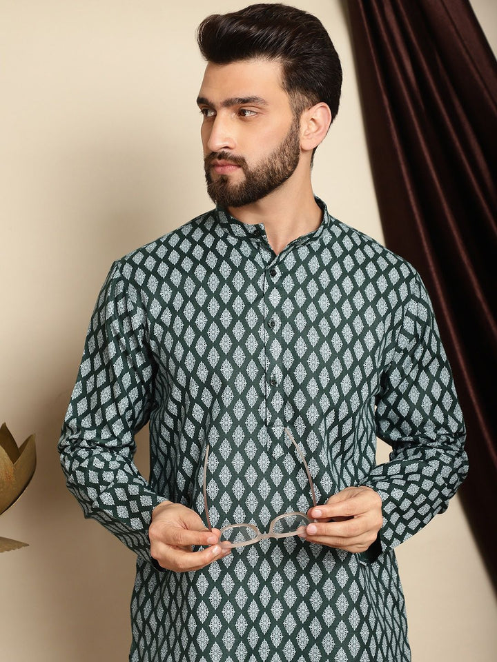 Kurta Kolar Jalur Bercetak Motif Etnik Anouk dengan Churidar
