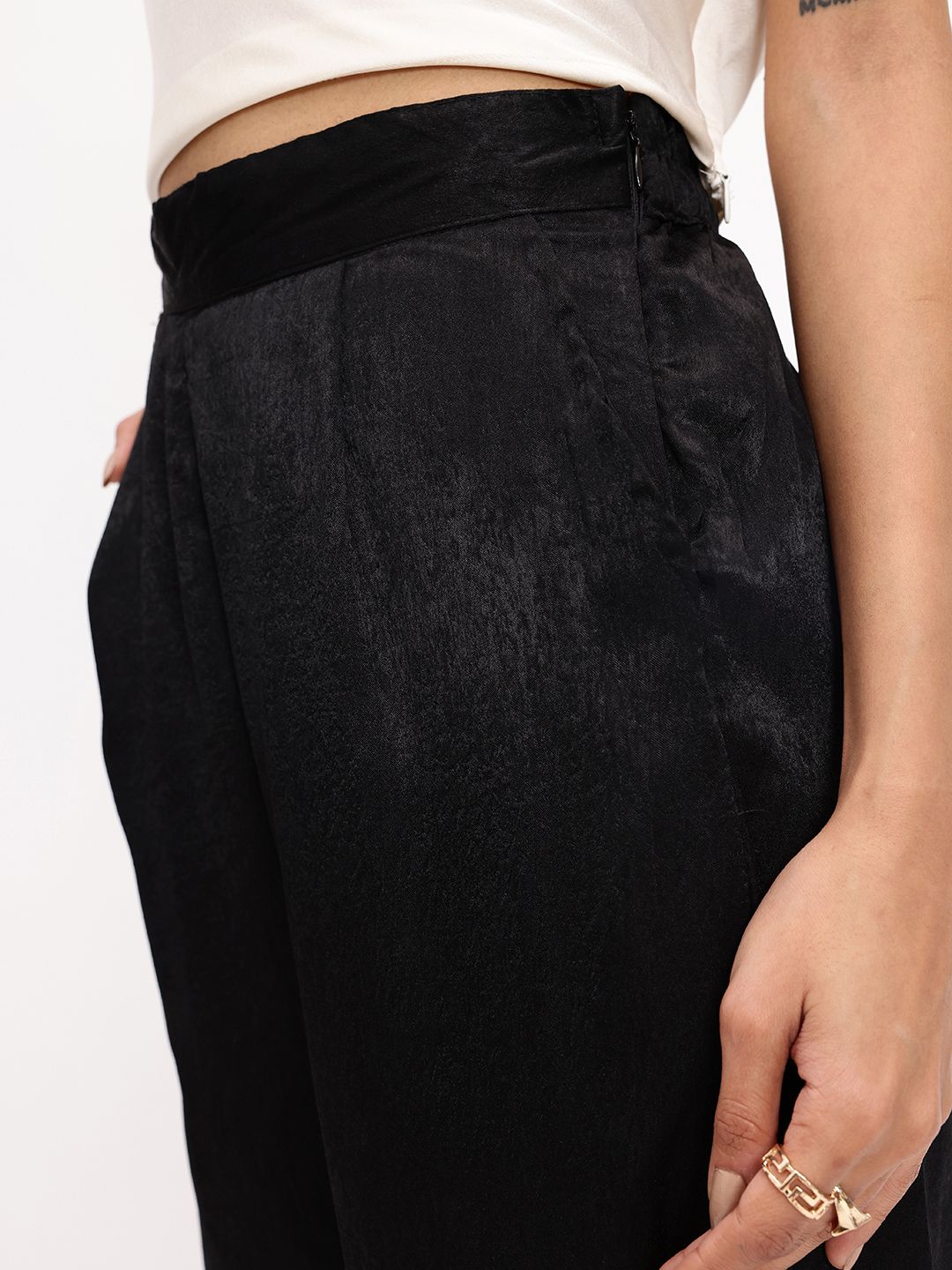 DressBerry Women Essential Pleated Flare Trousers
