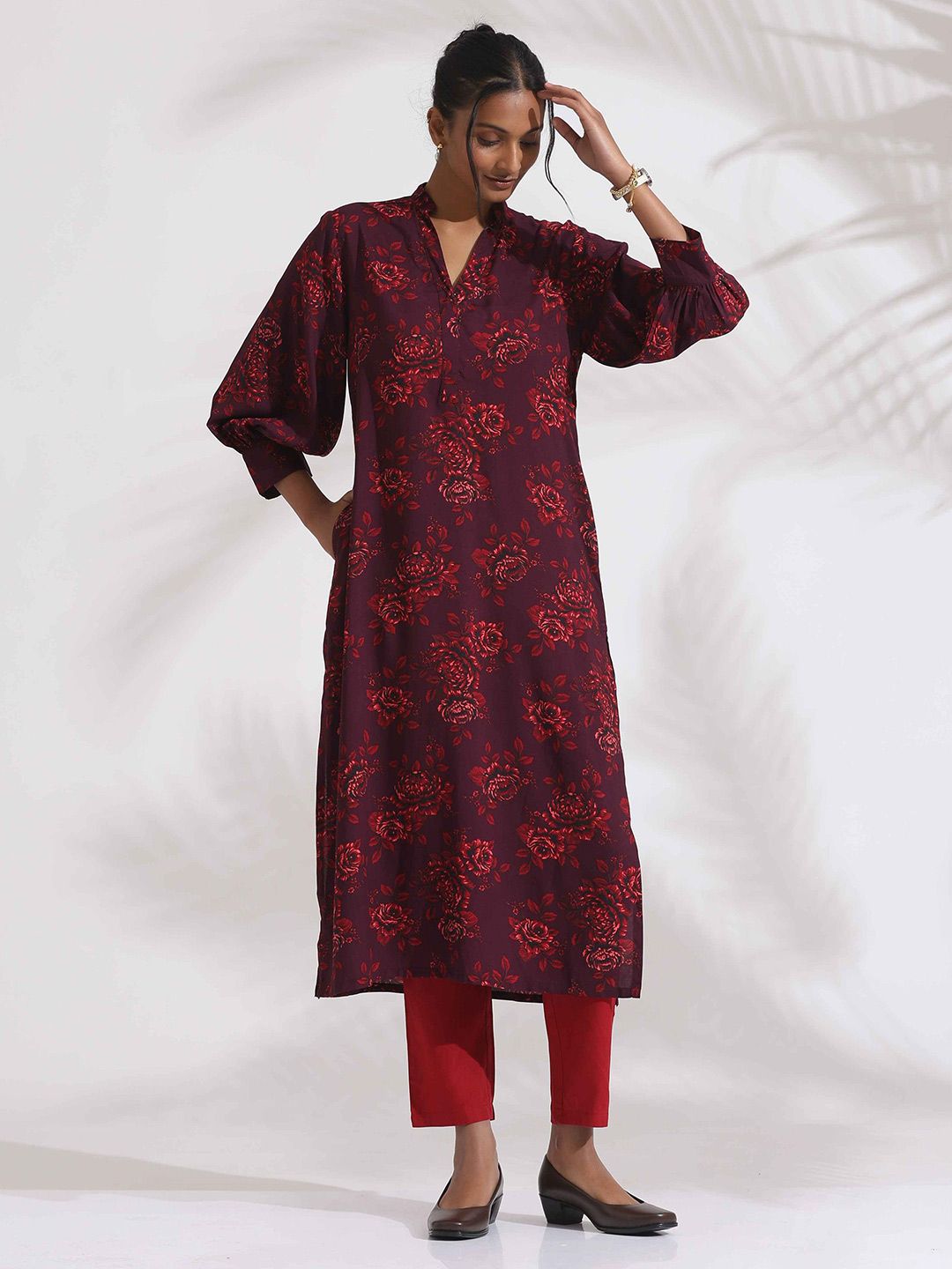 trueBrowns Floral Printed Straight Kurta with Trousers