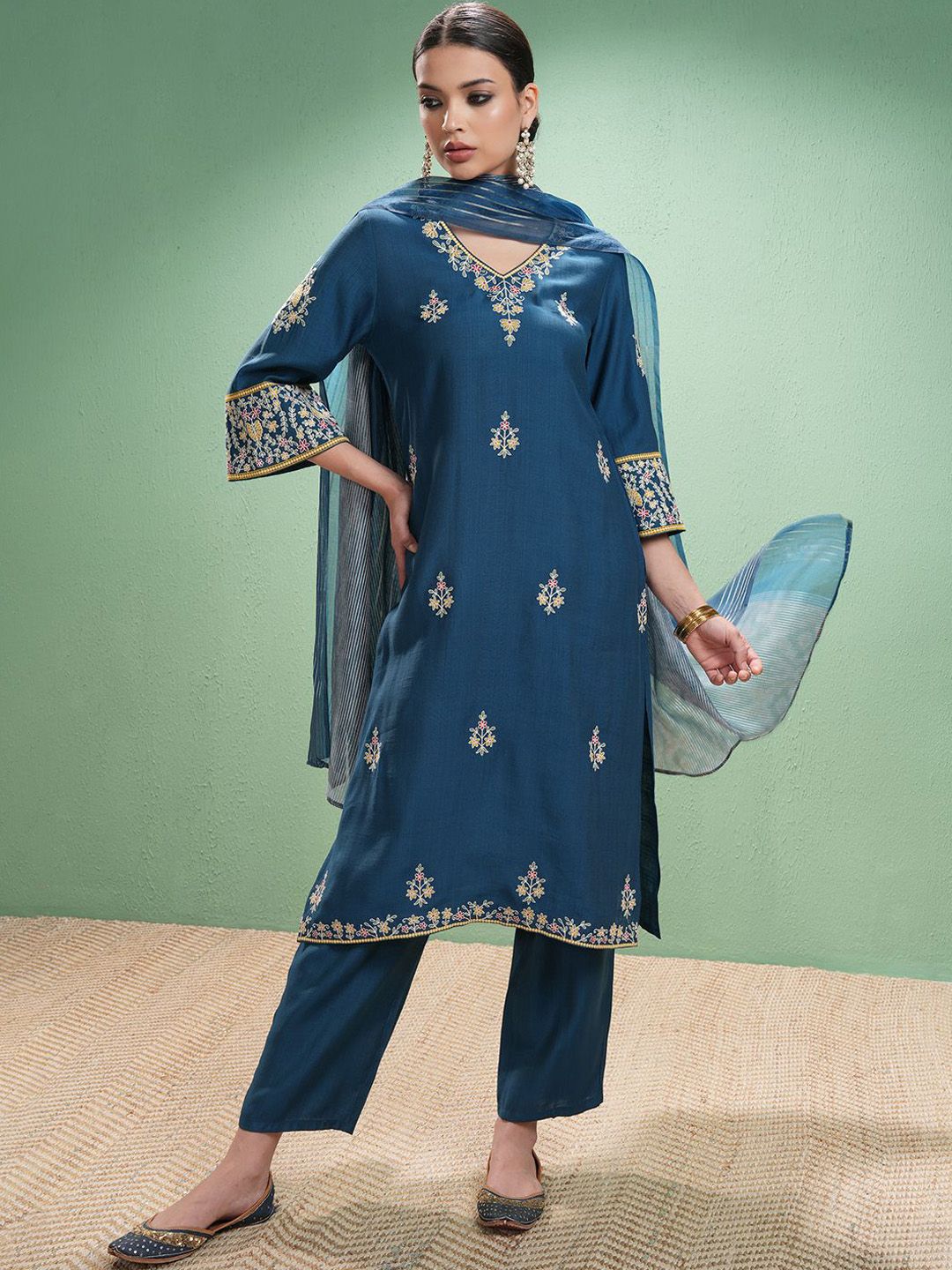 Vishudh Women Floral Embroidered Regular Thread Work Kurta with Trousers & With Dupatta