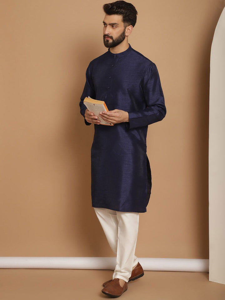 Kurta Lengan Panjang Kolar Mandarin Anouk dengan Churidar