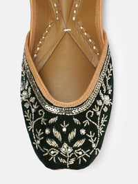 House of Pataudi Women Ethnic Embellished Mojaris