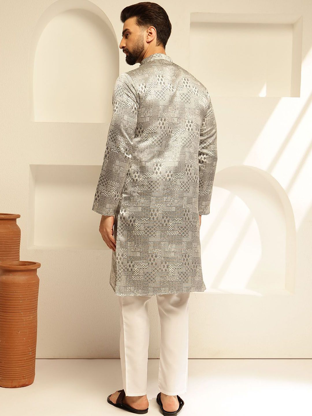 SOJANYA Woven Design Mandarin Collar Straight Kurta