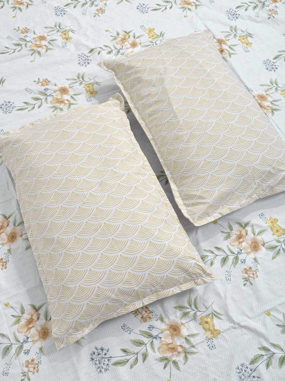 Myntra Elegant Homes Multicoloured Floral 300 TC King Bedsheet with 2 Pillow Covers