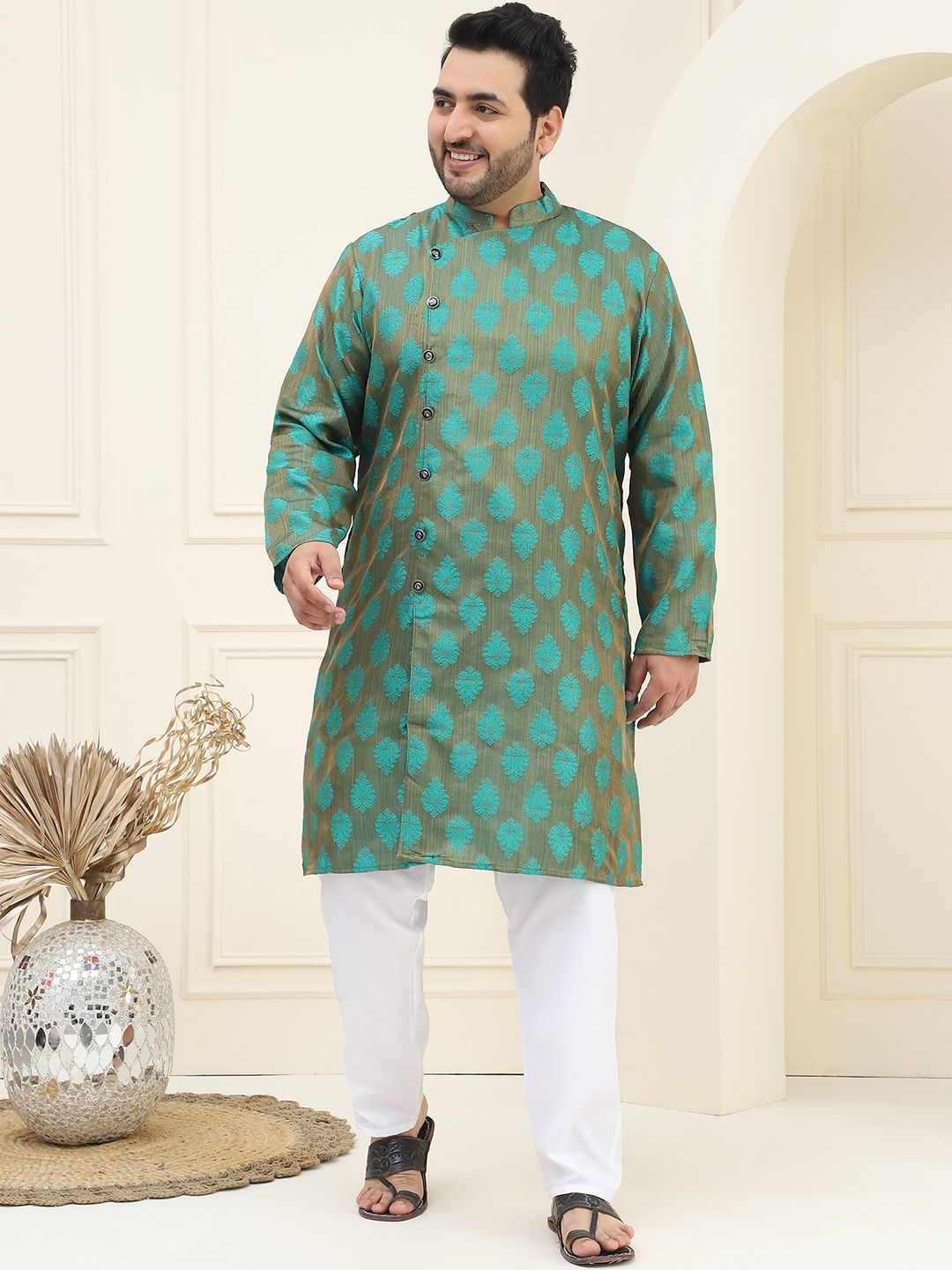 SOJANYA PLUS Plus Size Ethnic Motifs Embroidered Thread Work Kurta with Pyjamas