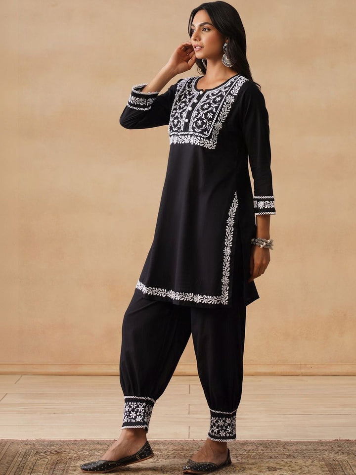 House of Chikankari Women Black Regular Pure Cotton Kurta dengan Set Seluar