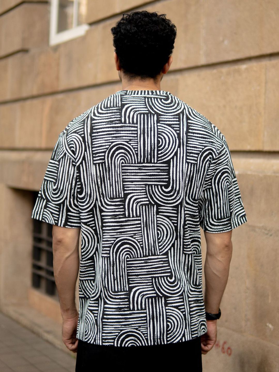 T-Shirt T-Shirt Lengan Powerlook Geometric Henley Neck-Led