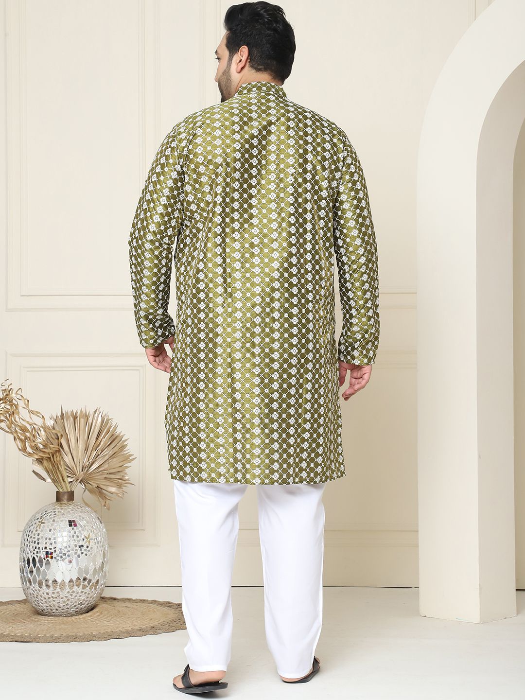 SOJANYA PLUS Floral Embroidered Thread Work Silk Cotton Straight Kurta with Pyjamas