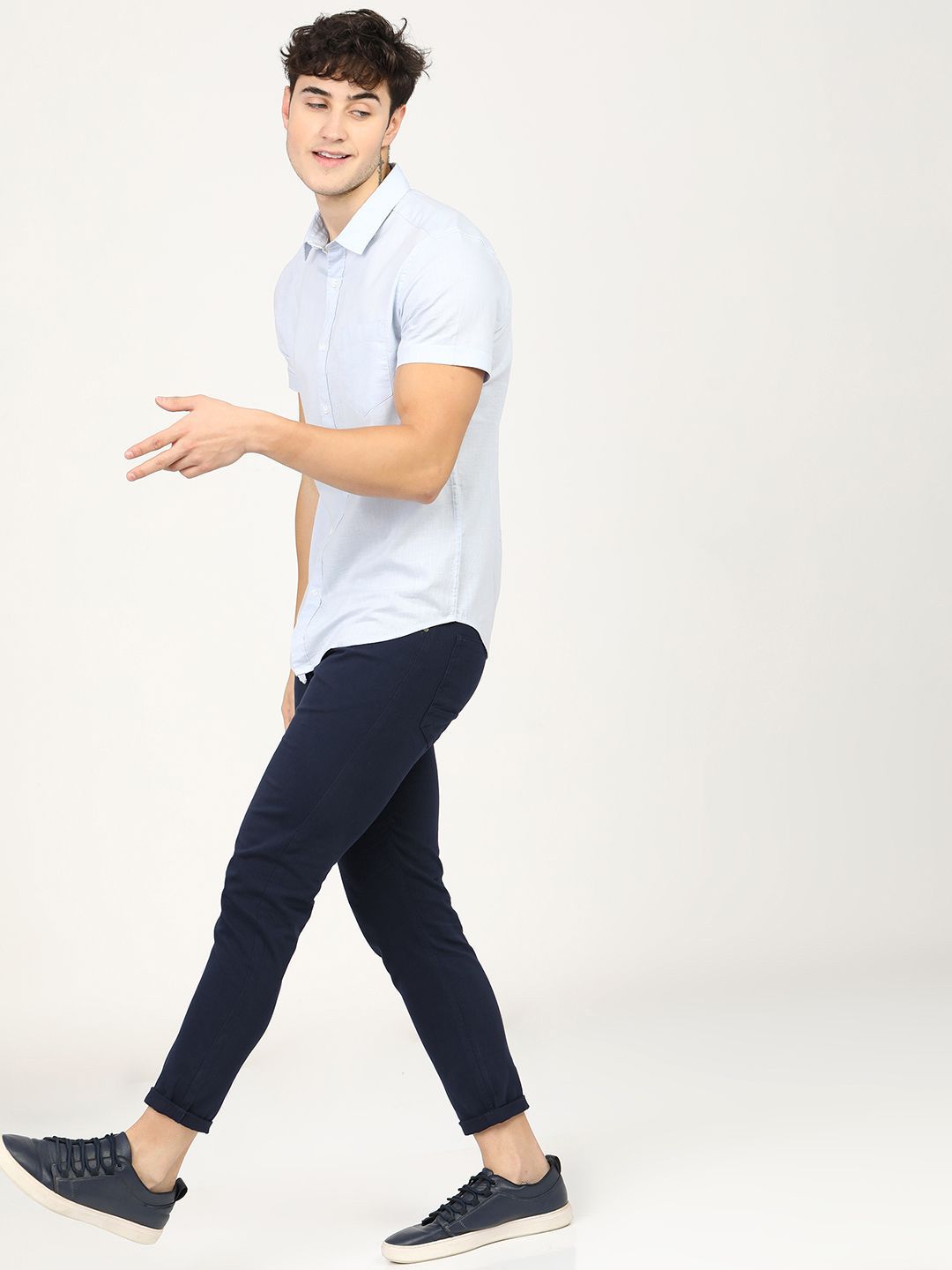 HIGHLANDER Men Solid Slim Fit Mid-Rise Chinos Trousers