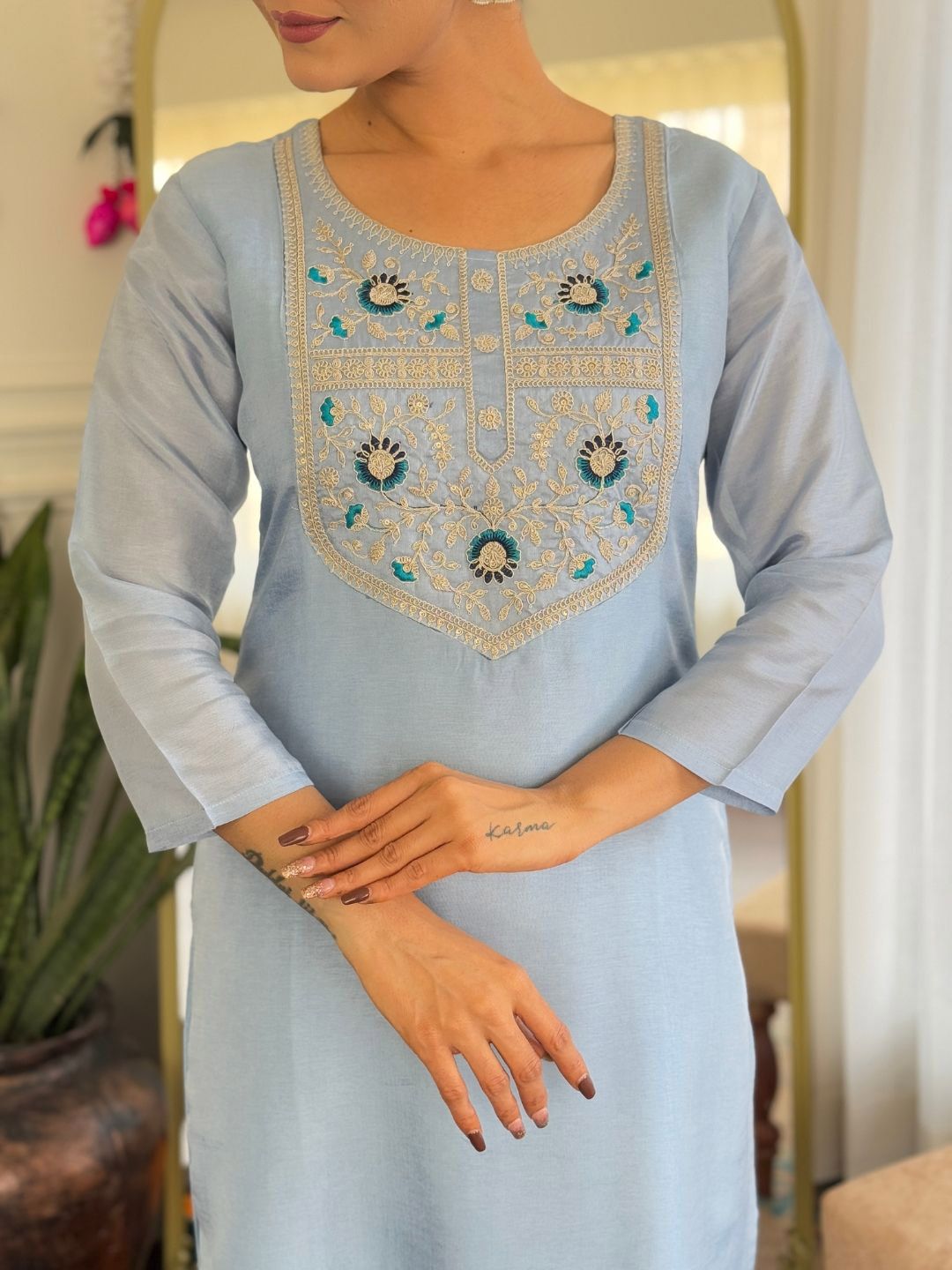 Kalini Wanita Motif Etnik Bersulam Kurta Kerja Bulat Biasa Dengan Seluar & Dengan Dupatta