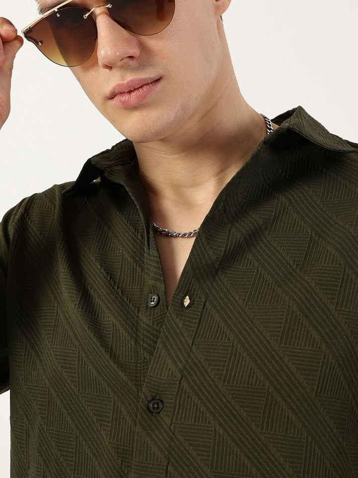 Thomas Scott Men Premium Spread Collar Textured Solid Slim Fit Casual Shirt