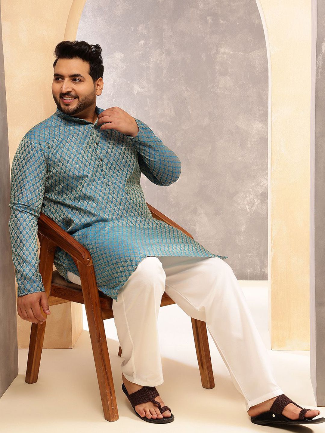 SOJANYA PLUS Floral Woven Design Mandarin Collar  Jacquard Silk Kurta With Pyjamas