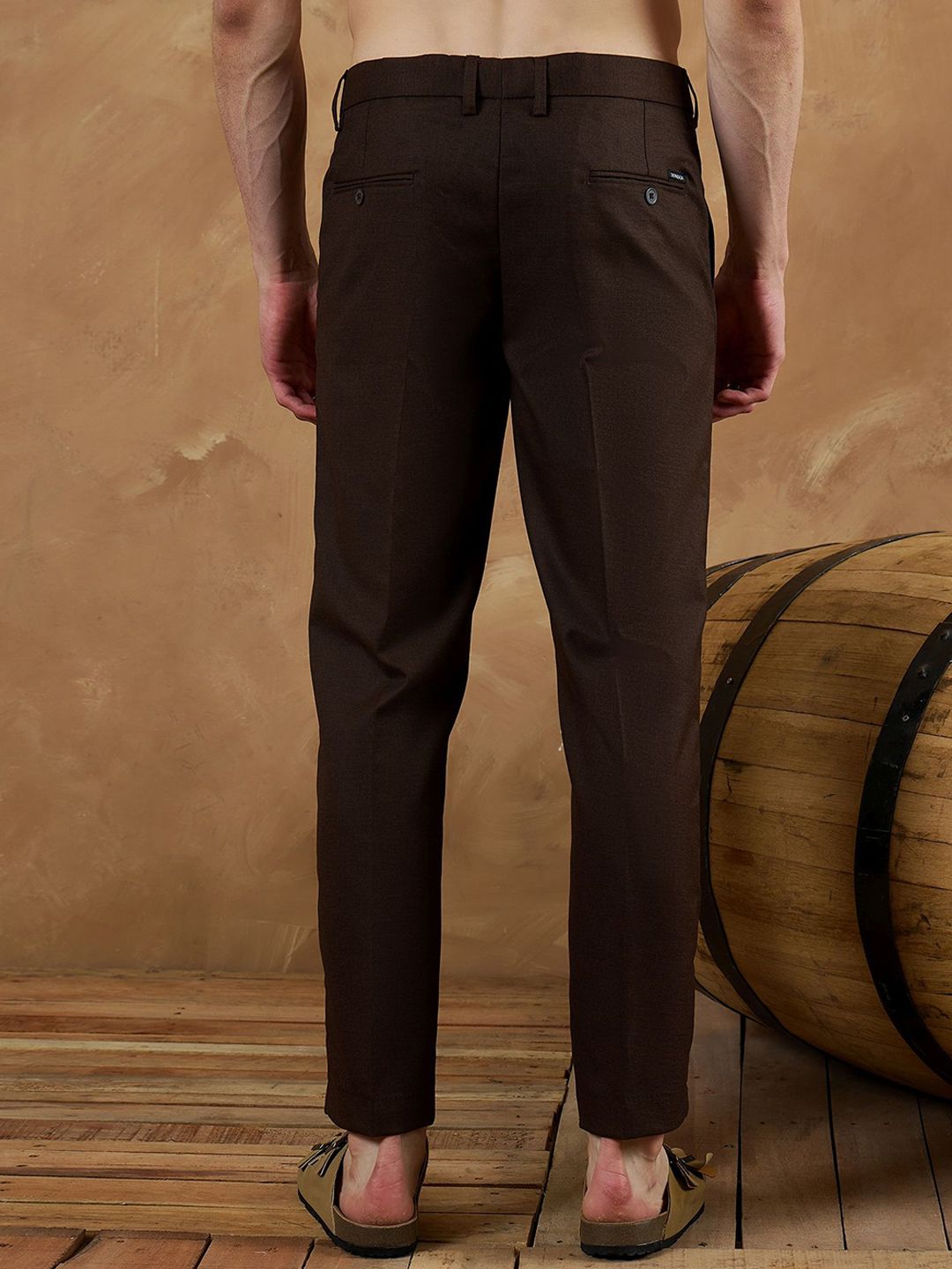 DENNISON Men Textured Smart Tapered Fit Easy Wash Trousers