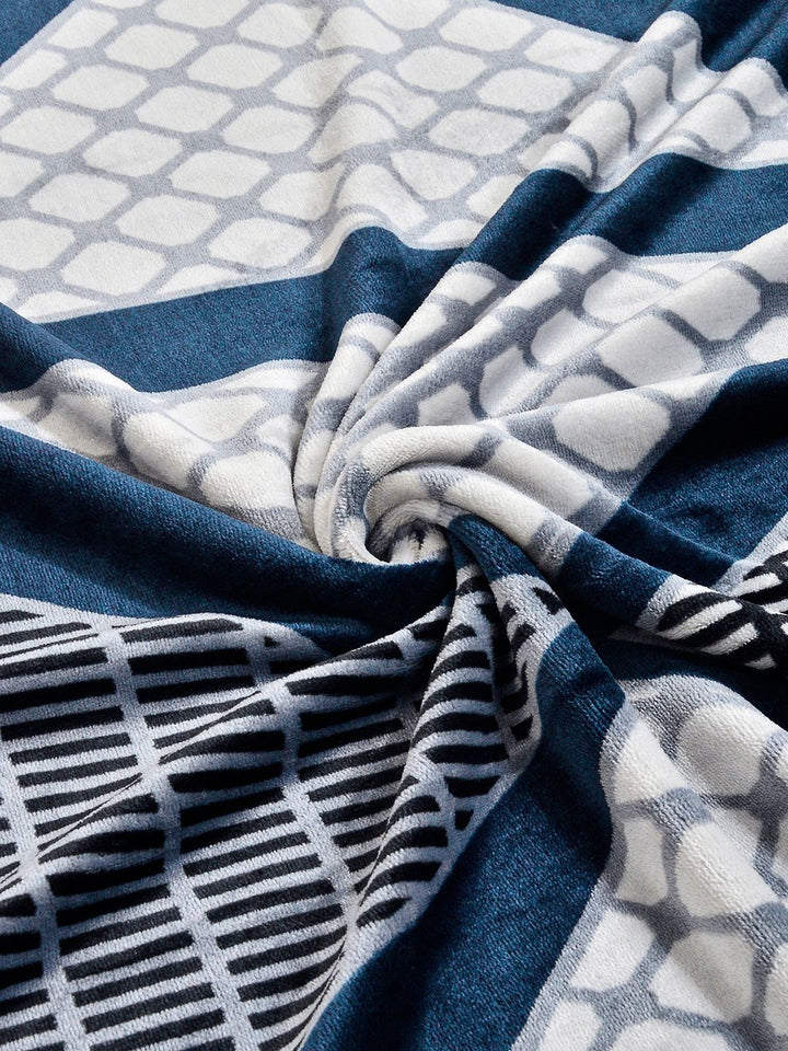 KLOTTHE Blue Geometric Printed Fitted Woolen 300 TC King Bedsheet With 2 Pillow Cover