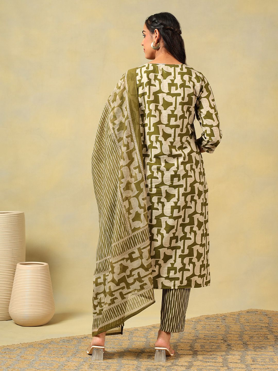 Mamicha Women Printed Regular Thread Work Pure Cotton Kurta with Trousers & With Dupatta