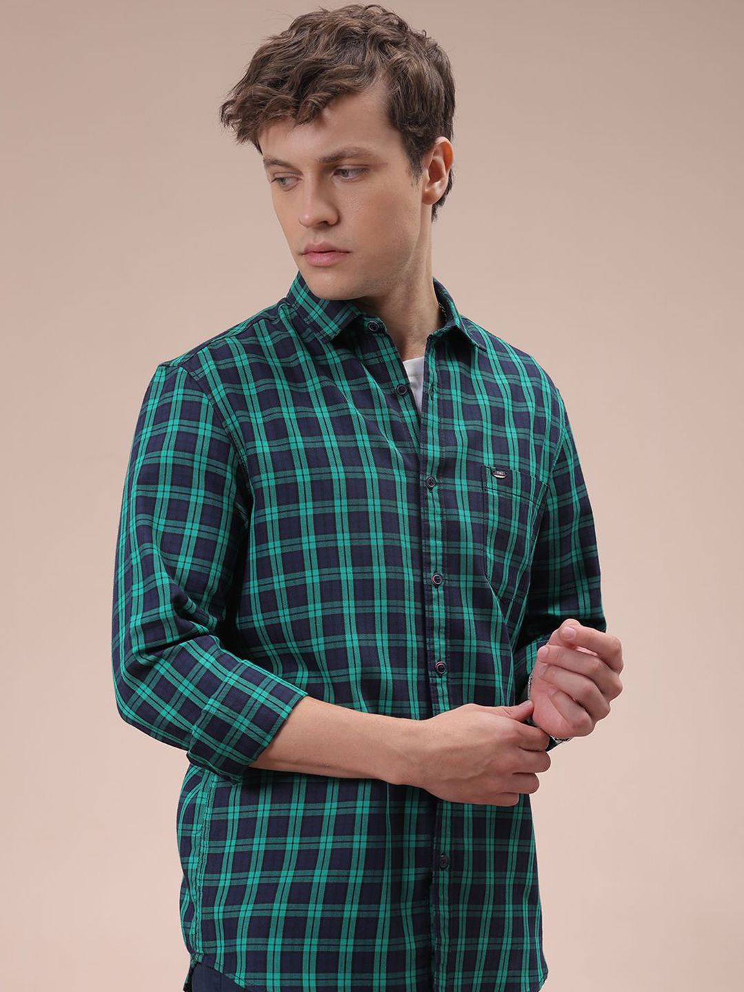 The Indian Garage Co Men Spread Collar Checked Cotton Slim Fit Casual Shirt
