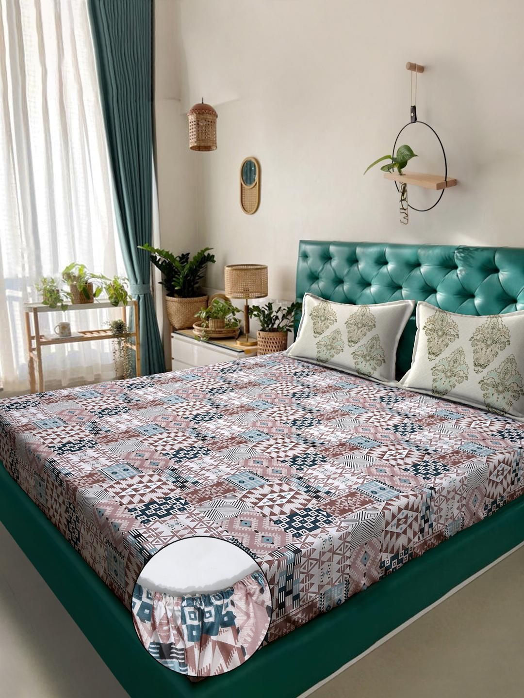 KLOTTHE Multicolour Geometric 400 TC Super King Bedsheet with 2 Pillow Covers