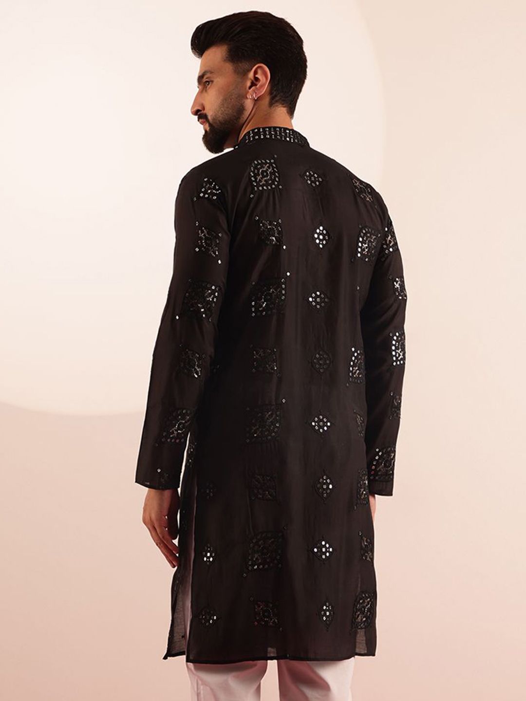 SOJANYA Men Embroidered Mirror Work Kurta