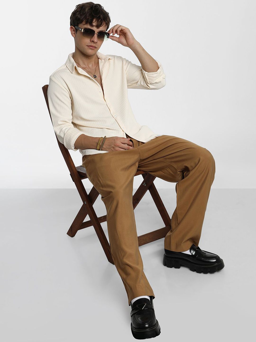 Campus Sutra Men Comfort Spread Collar Textured  Casual Shirt