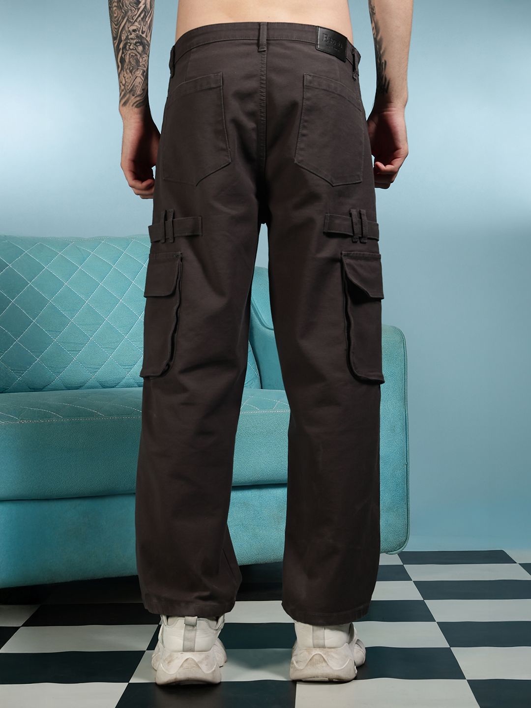 Eszett Men Relaxed Fit Cargos Trousers