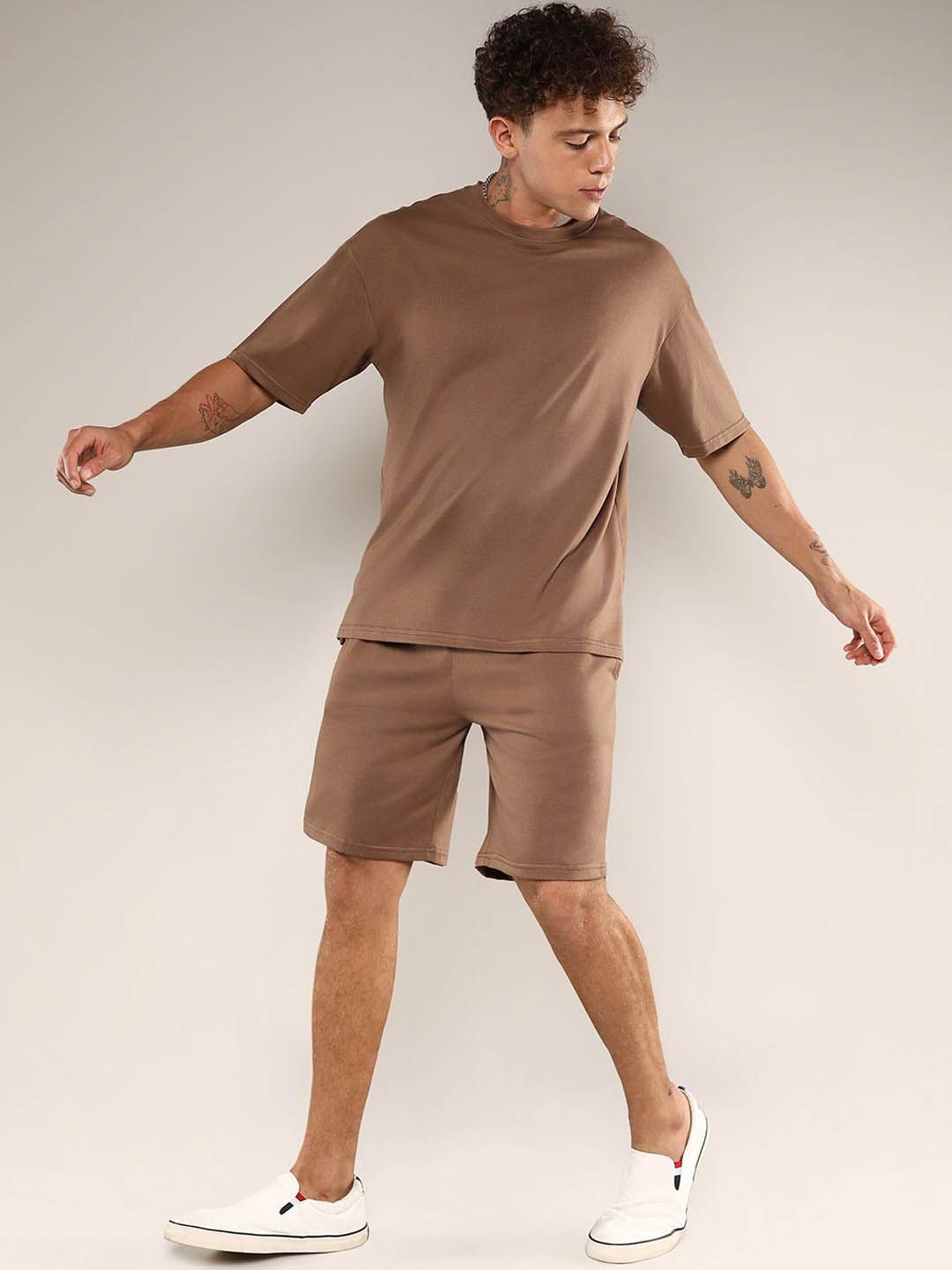 Campus Sutra Round Neck Short Sleeves T-Shirt With Shorts