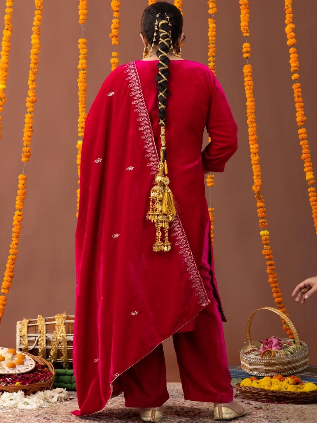 Kurta Bersulam Bunga Mamicha & Salwar Dengan Dupatta