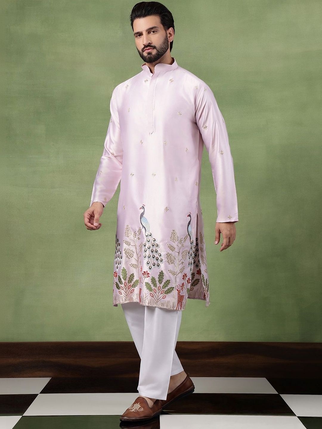 SOJANYA Men Floral Embroidered Thread Work Kurta