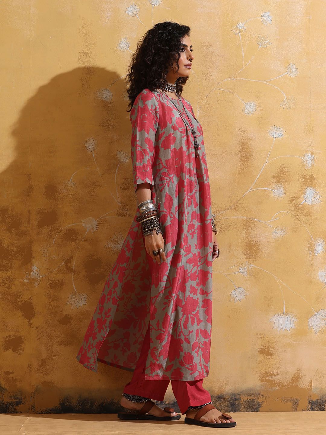 trueBrowns Women Peach Mint Jaal Print Muslin Silk High-slit Kurta Set