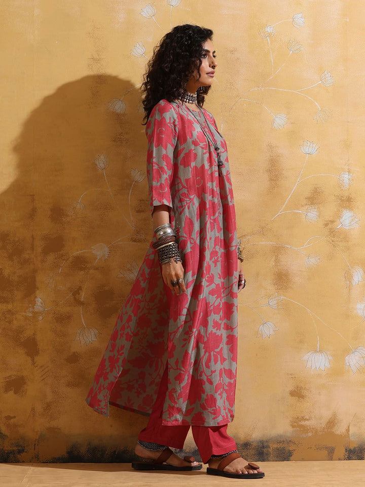 trueBrowns Women Peach Mint Jaal Print Muslin Silk High-slit Kurta Set