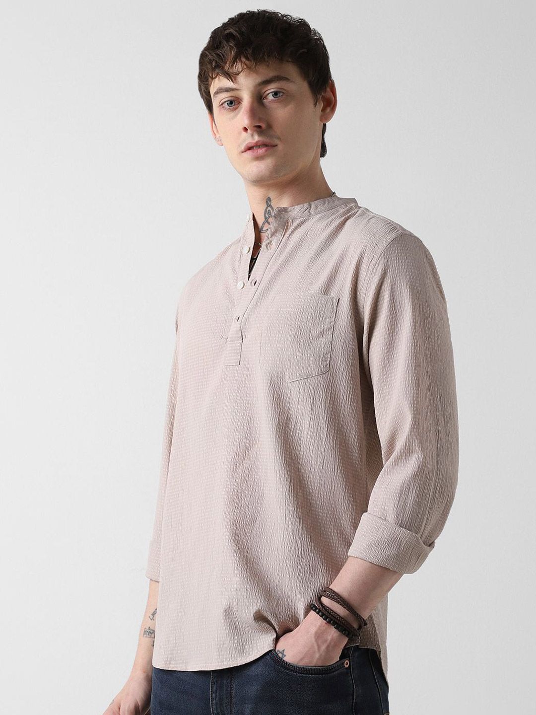 VASTRADO Self Design Mandarin Collar Seersucker Short Straight Kurta