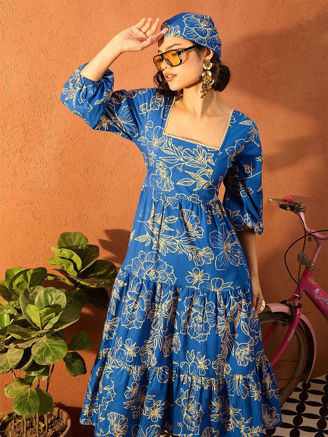 Pink Paprika oleh Sassafras Lengan Puff Bercetak Floral Sesuai dan Flare Midi Dress