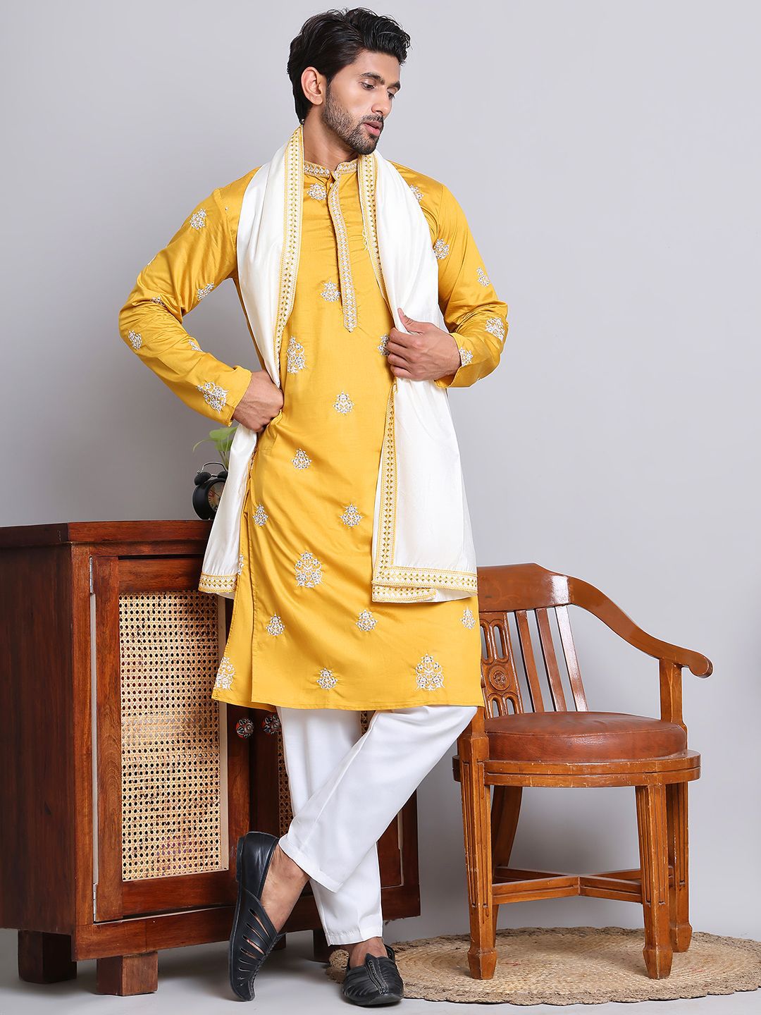 Jompers Floral Embroidered Sequinned Silk Cotton Straight Kurta with Pyjamas & Dupatta