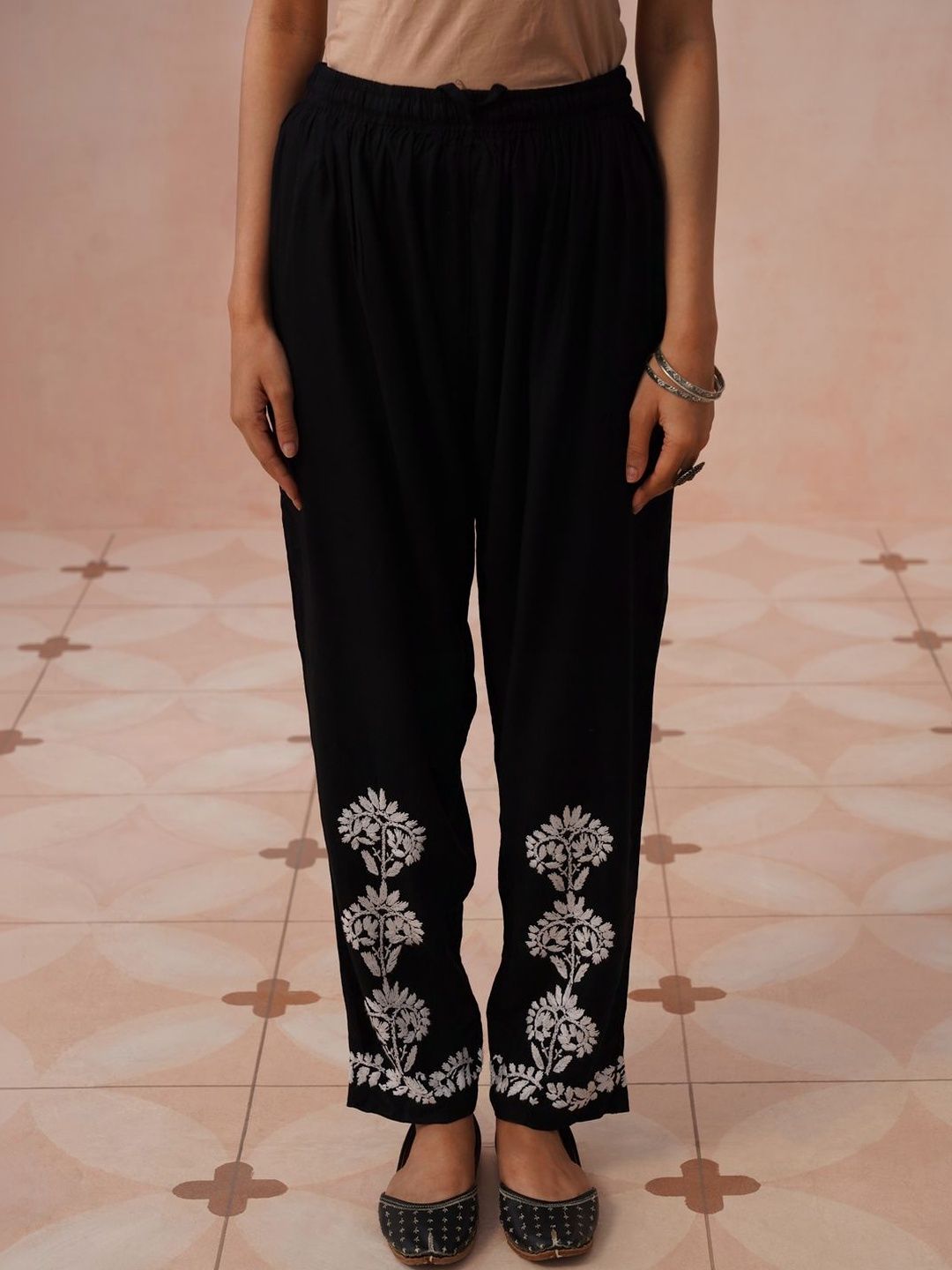 House of Chikankari Women Regular Chikankari Kurta with Trousers