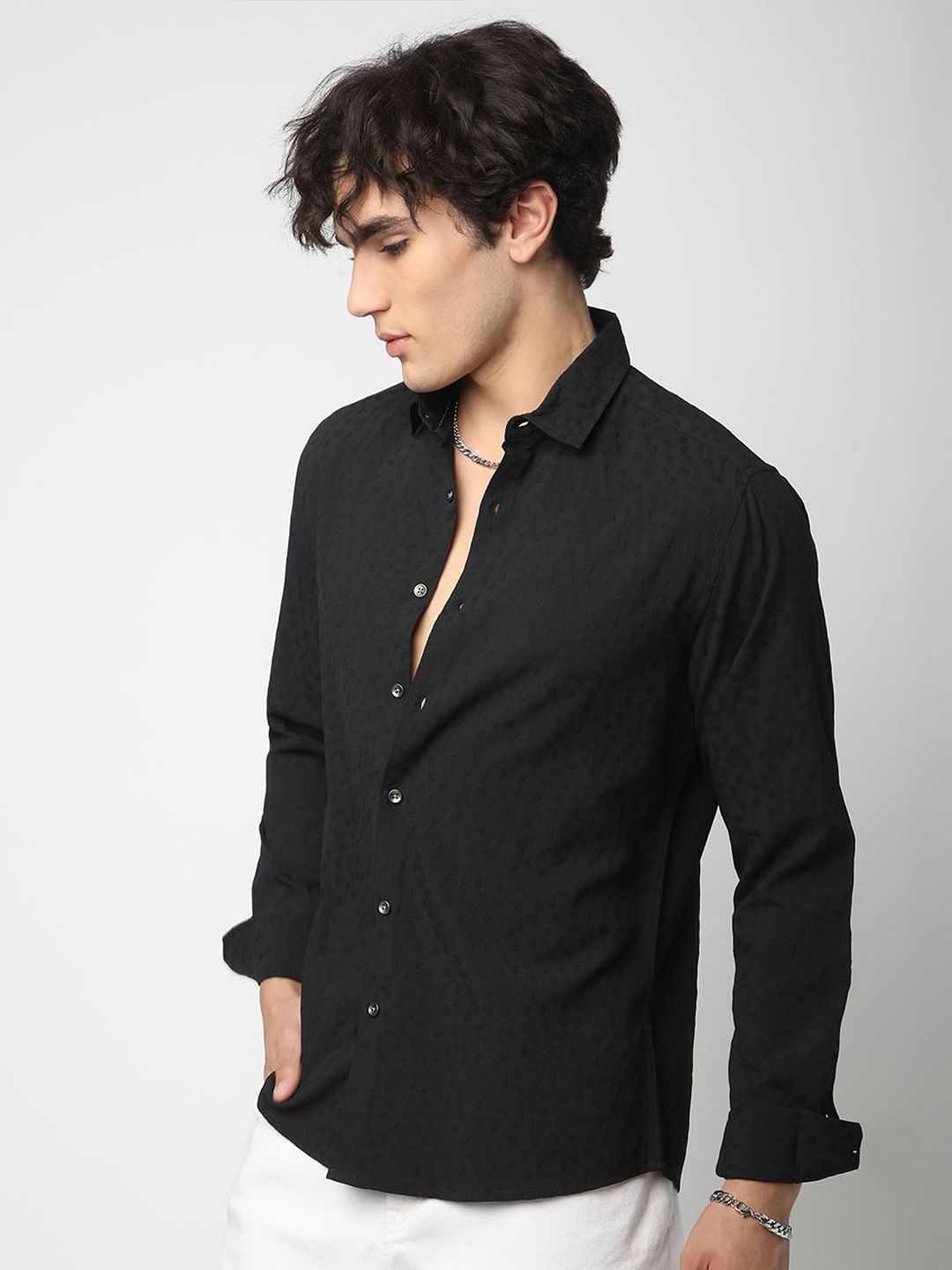 VASTRADO Men Classic Spread Collar Textured Solid Slim Fit Casual Shirt