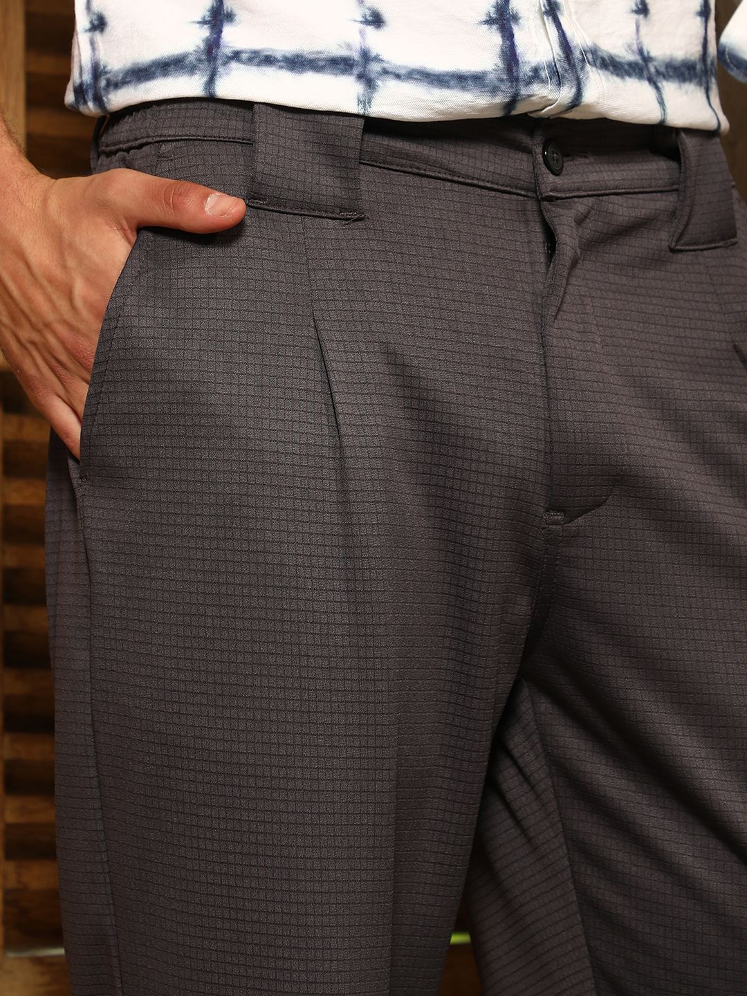 Campus Sutra Men Solid Relaxed Fit Comfort Trousers