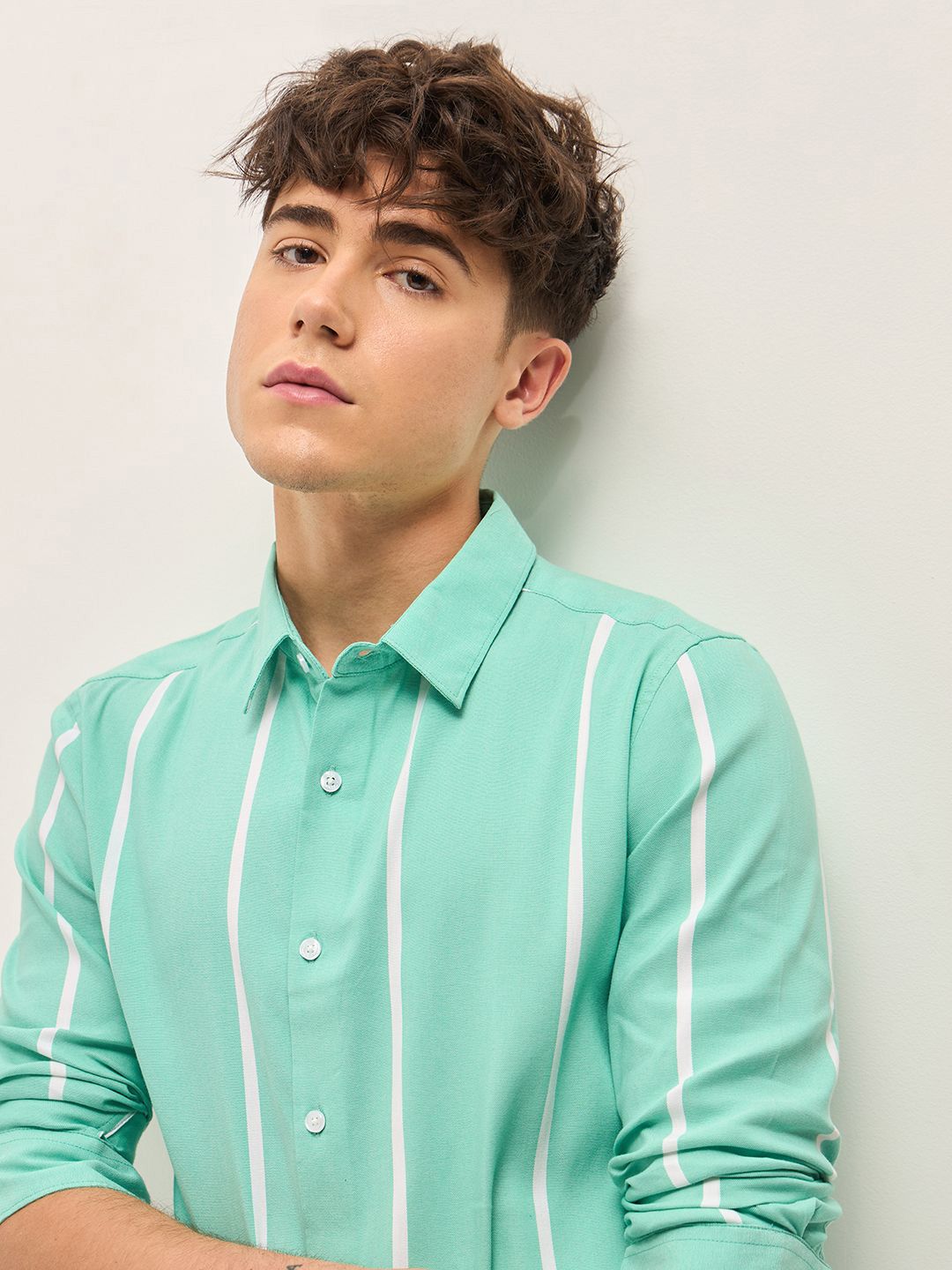 THE BEAR HOUSE Men Spread Collar Vertical Striped Cotton Slim Fit Casual Shirt