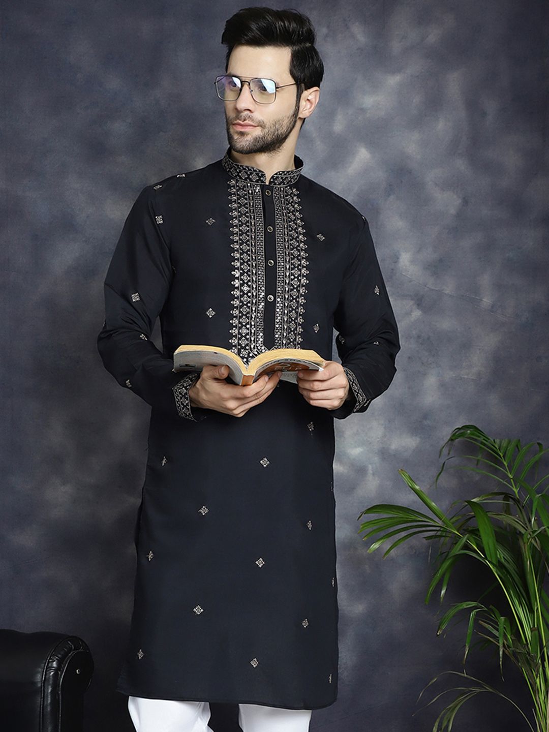 Jompers Mandarin Collar Sequins Embroidered Kurta