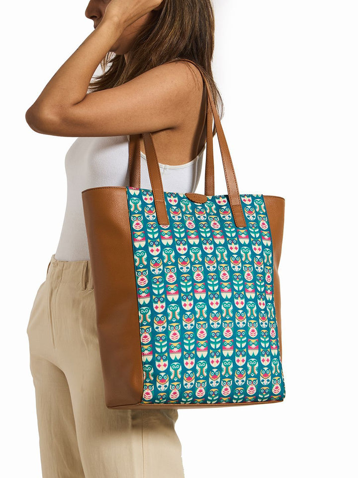 TEAL BY CHUMBAK Printed Oversized Bucket Tote Bag with Tasselled