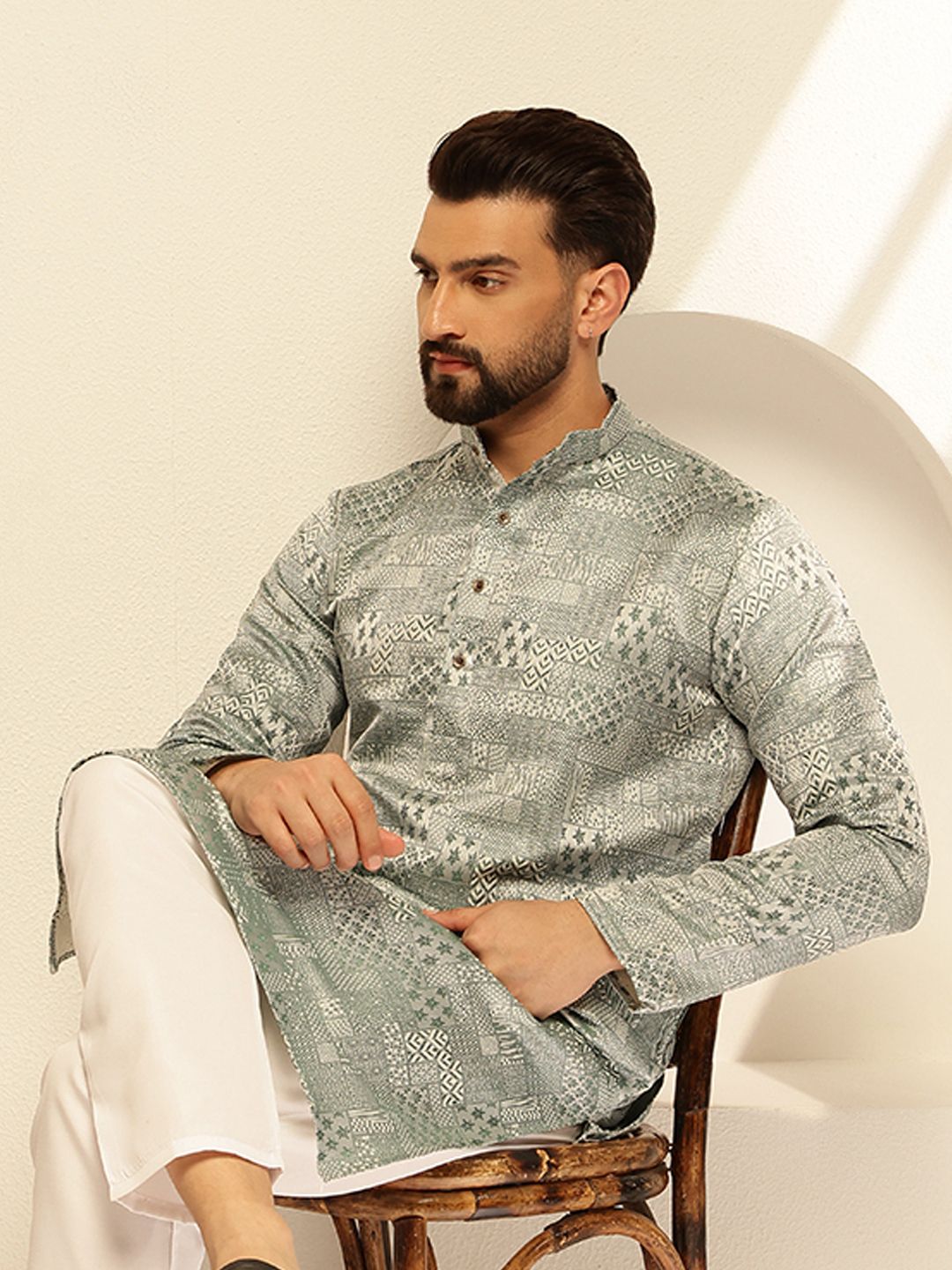 SOJANYA Woven Design Mandarin Collar Striaght Kurta