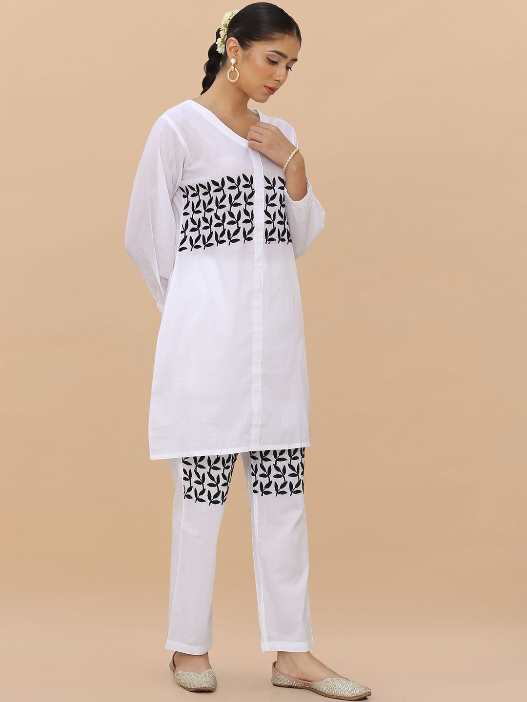 HOUSE OF KARI Saba Floral Embroidered Chikankari Kurta with Trousers