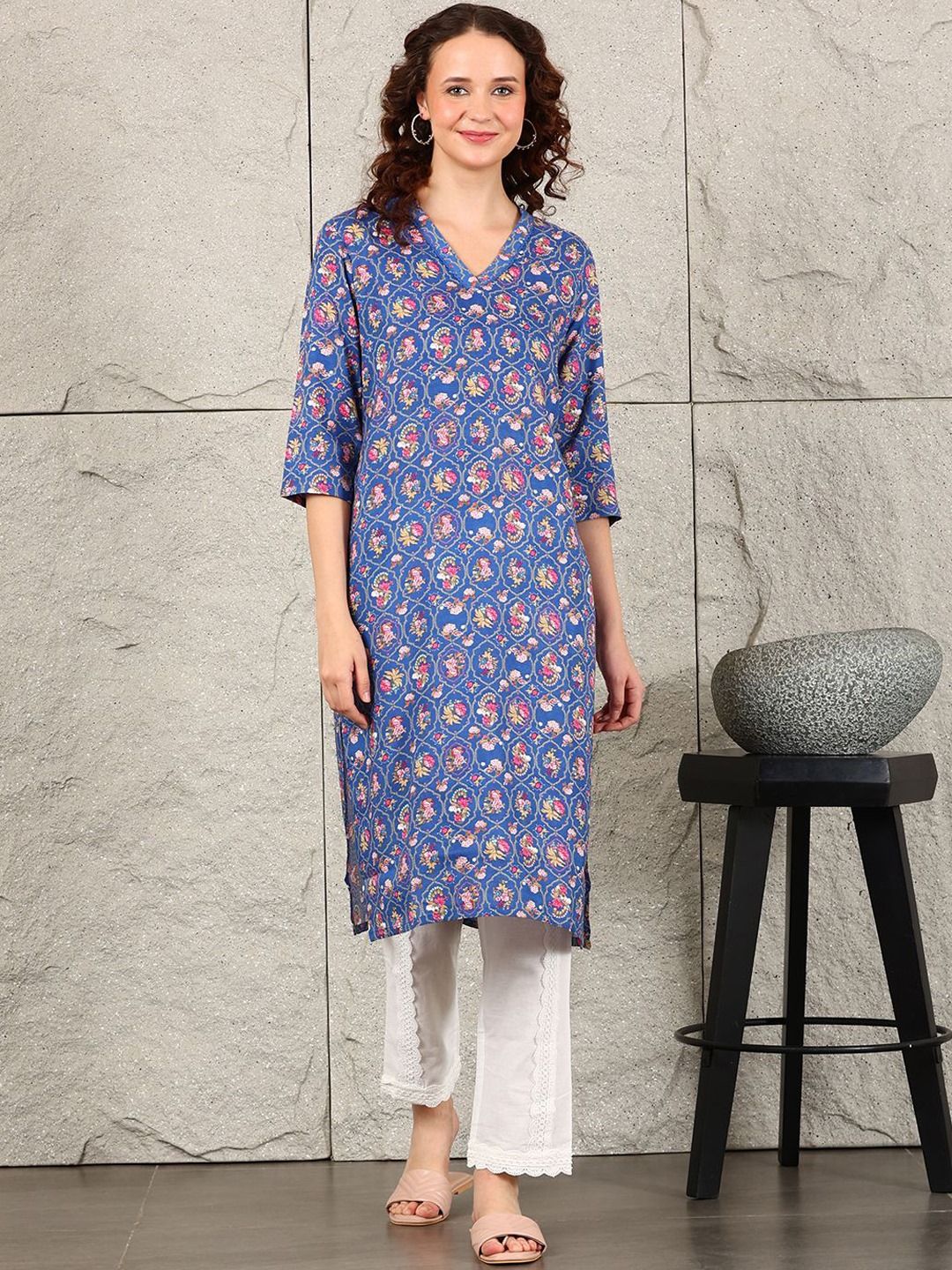 W Women Floral Printed Flared Sleeves Thread Work Kurta